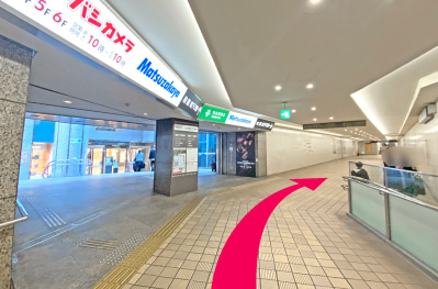 サカエチカを進む